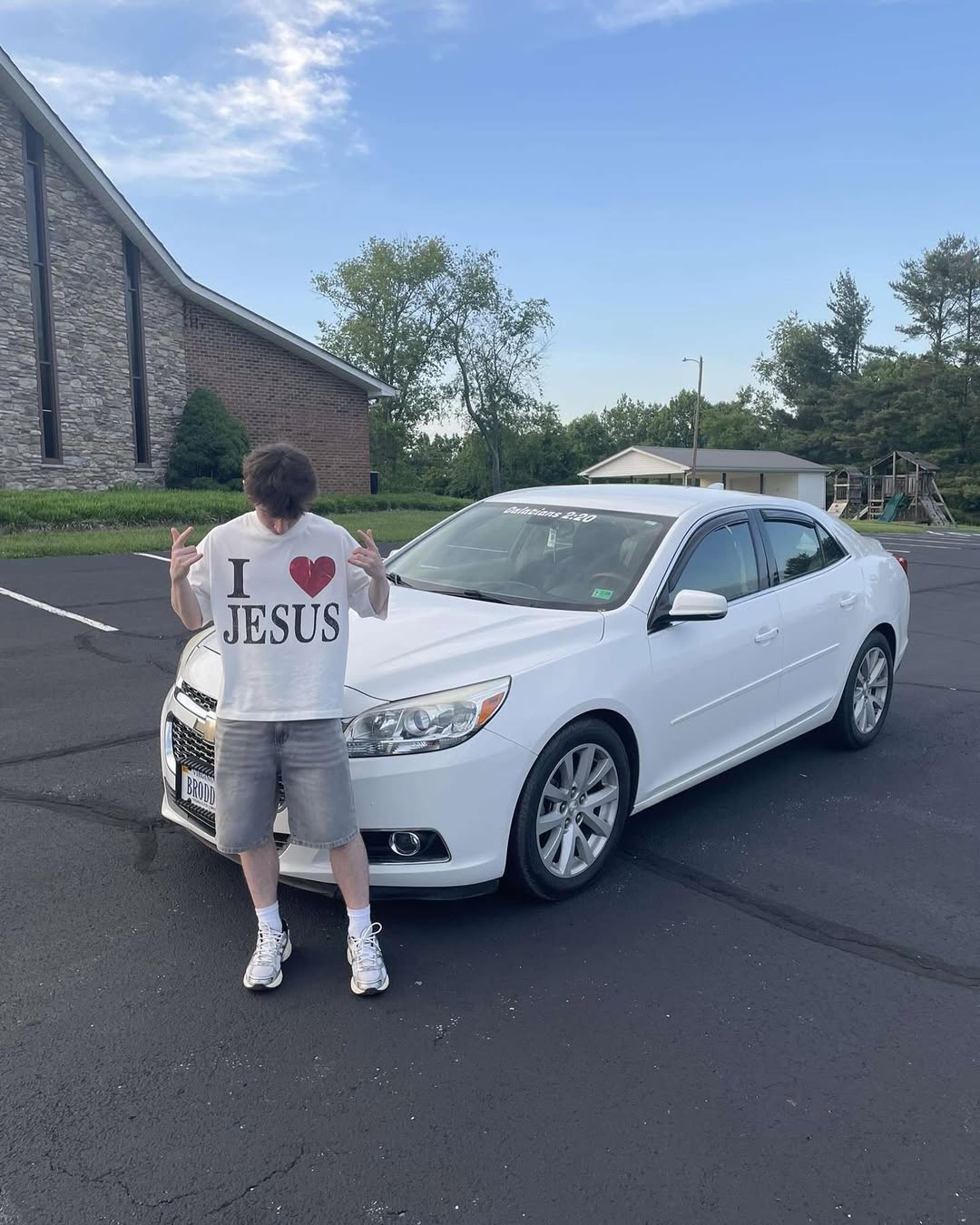 "I LOVE JESUS" HEAVY WHITE CROPPED TEE